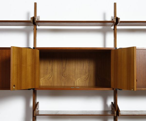 AV ARREDAMENTI CONTEMPORANEI : Libreria modulare  - Asta Asta 374 | DESIGN E ARTI DECORATIVE DEL NOVECENTO Virtuale - Associazione Nazionale - Case d'Asta italiane