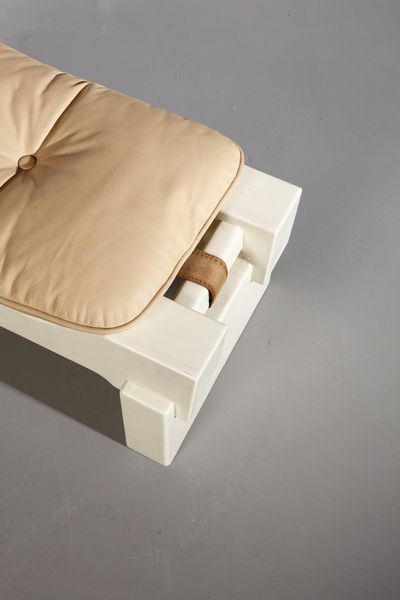 FRIGERIO LUCIANO (1928 - 1999) : Poltrona con poggiapiedi  - Asta Asta 374 | DESIGN E ARTI DECORATIVE DEL NOVECENTO Virtuale - Associazione Nazionale - Case d'Asta italiane