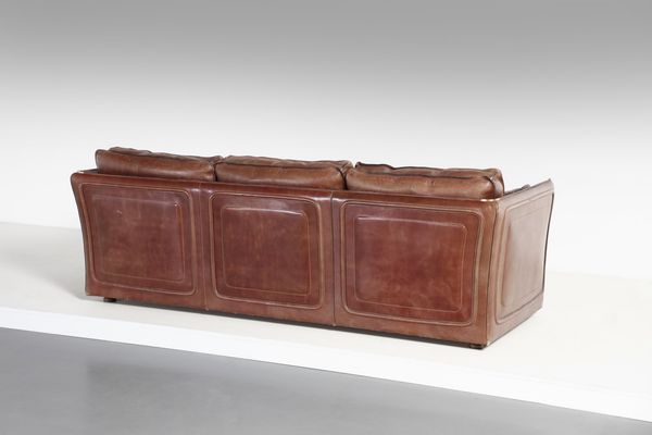 MANIFATTURA ITALIANA : Divano  - Asta Asta 374 | DESIGN E ARTI DECORATIVE DEL NOVECENTO Virtuale - Associazione Nazionale - Case d'Asta italiane