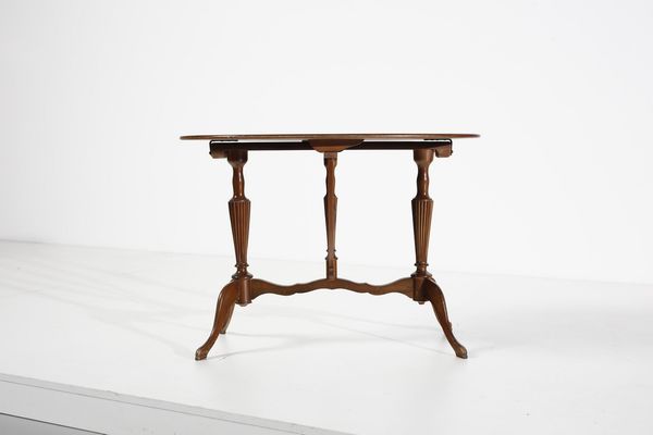 MANIFATTURA ITALIANA : Lotto composto da coppia di sedie, tavolino e portariviste  - Asta Asta 374 | DESIGN E ARTI DECORATIVE DEL NOVECENTO Virtuale - Associazione Nazionale - Case d'Asta italiane