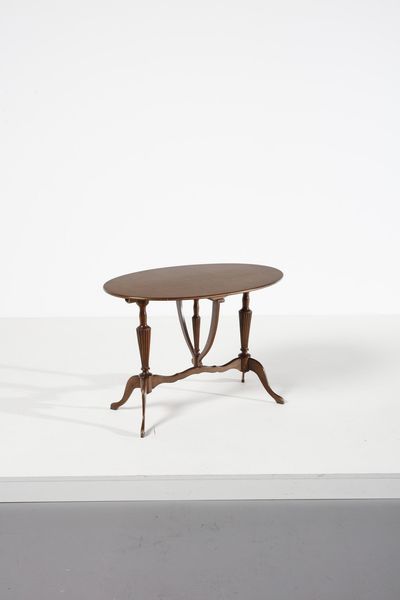 MANIFATTURA ITALIANA : Lotto composto da coppia di sedie, tavolino e portariviste  - Asta Asta 374 | DESIGN E ARTI DECORATIVE DEL NOVECENTO Virtuale - Associazione Nazionale - Case d'Asta italiane