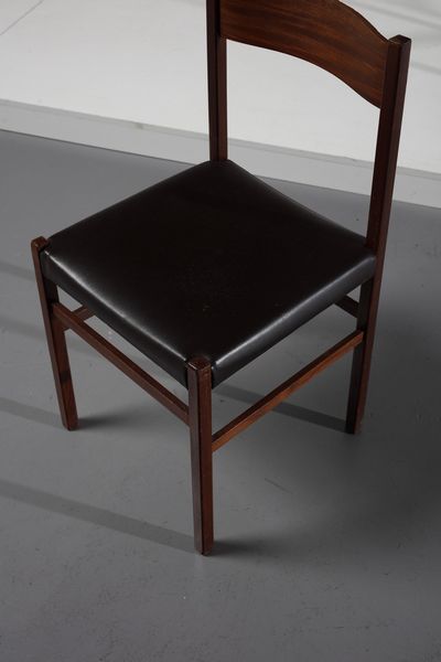 FRATTINI GIANFRANCO (1926 - 2004) : nello stile di. Coppia di sedie  - Asta Asta 374 | DESIGN E ARTI DECORATIVE DEL NOVECENTO Virtuale - Associazione Nazionale - Case d'Asta italiane