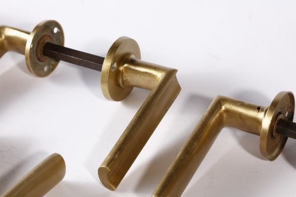 MANIFATTURA ITALIANA : Nove coppie di maniglie  - Asta Asta 374 | DESIGN E ARTI DECORATIVE DEL NOVECENTO Virtuale - Associazione Nazionale - Case d'Asta italiane