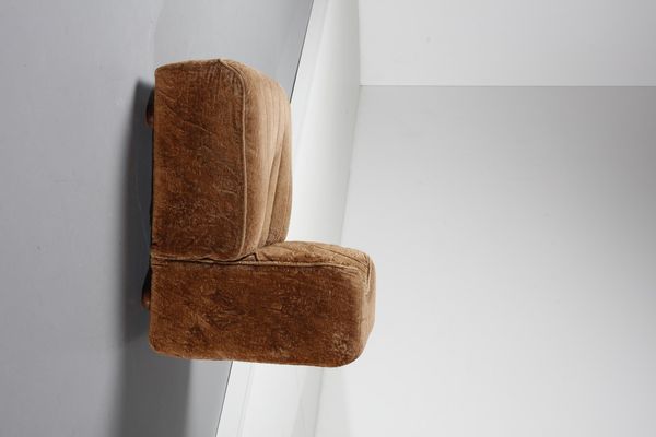 AGNOLI TITO (1931 - 2012) : Coppia di poltrone 900 per Arflex  - Asta Asta 374 | DESIGN E ARTI DECORATIVE DEL NOVECENTO Virtuale - Associazione Nazionale - Case d'Asta italiane