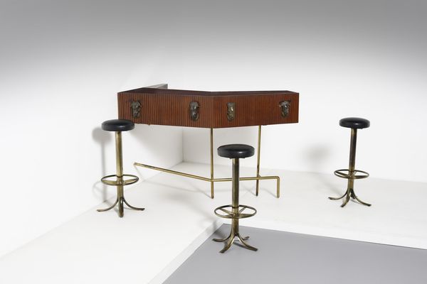 BORSANI OSVALDO (1911 - 1985) : attribuito. Mobile bar con tre sgabelli  - Asta Asta 374 | DESIGN E ARTI DECORATIVE DEL NOVECENTO Virtuale - Associazione Nazionale - Case d'Asta italiane