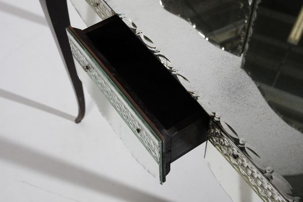 MANIFATTURA ITALIANA : Mobile da toeletta  - Asta Asta 374 | DESIGN E ARTI DECORATIVE DEL NOVECENTO Virtuale - Associazione Nazionale - Case d'Asta italiane