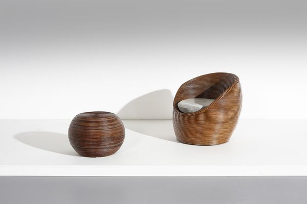 MANIFATTURA ITALIANA : Poltrona con tavolino  - Asta Asta 374 | DESIGN E ARTI DECORATIVE DEL NOVECENTO Virtuale - Associazione Nazionale - Case d'Asta italiane