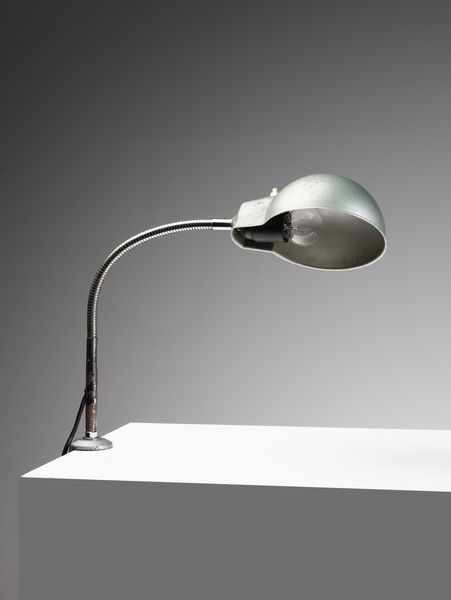 MANIFATTURA ITALIANA : Lampada da tavolo con morsetto  - Asta Asta 374 | DESIGN E ARTI DECORATIVE DEL NOVECENTO Virtuale - Associazione Nazionale - Case d'Asta italiane