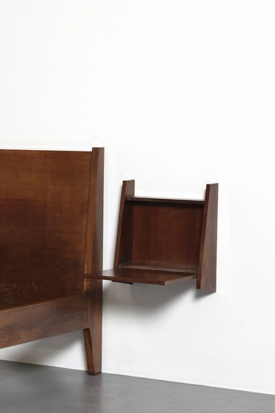 EDOARDO DETTI : Letto e coppia di comodini a parete  - Asta Asta 374 | DESIGN E ARTI DECORATIVE DEL NOVECENTO Virtuale - Associazione Nazionale - Case d'Asta italiane