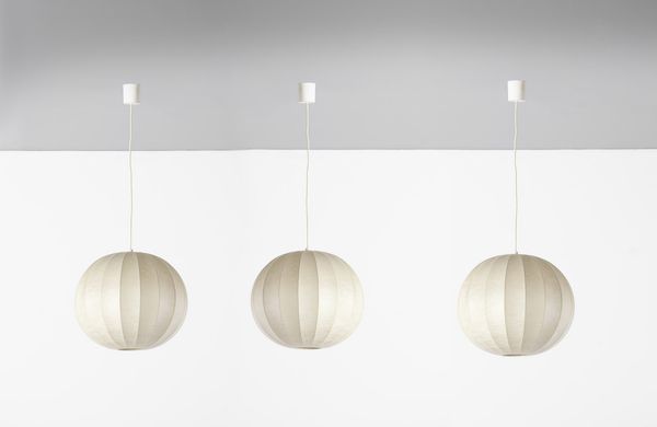 MANIFATTURA ITALIANA : Tre lampade a sospensione  - Asta Asta 374 | DESIGN E ARTI DECORATIVE DEL NOVECENTO Virtuale - Associazione Nazionale - Case d'Asta italiane