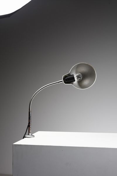 MANIFATTURA ITALIANA : Lampada da tavolo con morsetto  - Asta Asta 374 | DESIGN E ARTI DECORATIVE DEL NOVECENTO Virtuale - Associazione Nazionale - Case d'Asta italiane