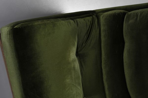 FRIGERIO LUCIANO (1928 - 1999) : Coppia di poltrone e divano  - Asta Asta 374 | DESIGN E ARTI DECORATIVE DEL NOVECENTO Virtuale - Associazione Nazionale - Case d'Asta italiane