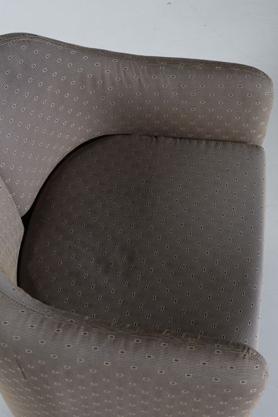 OSVALDO BORSANI (1911-1985) & EUGENIO GERLI (n. 1923) : Coppia di poltroncine PS142 con poggiapiedi per Tecno  - Asta Asta 374 | DESIGN E ARTI DECORATIVE DEL NOVECENTO Virtuale - Associazione Nazionale - Case d'Asta italiane