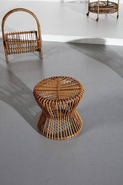 MANIFATTURA ITALIANA : Set composto da appendiabiti, coppia di sgabelli, portaombrelli, carrello porta bottiglie e portariviste  - Asta Asta 374 | DESIGN E ARTI DECORATIVE DEL NOVECENTO Virtuale - Associazione Nazionale - Case d'Asta italiane