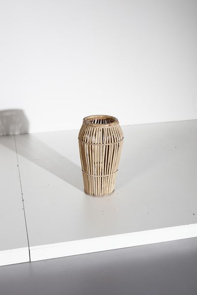 MANIFATTURA ITALIANA : Set composto da appendiabiti, coppia di sgabelli, portaombrelli, carrello porta bottiglie e portariviste  - Asta Asta 374 | DESIGN E ARTI DECORATIVE DEL NOVECENTO Virtuale - Associazione Nazionale - Case d'Asta italiane