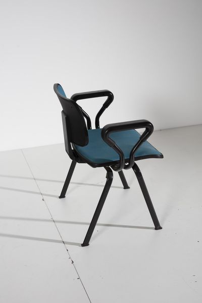 OLIVETTI : Quattro sedie Edys della serie Olivetti Synthesis  - Asta Asta 374 | DESIGN E ARTI DECORATIVE DEL NOVECENTO Virtuale - Associazione Nazionale - Case d'Asta italiane