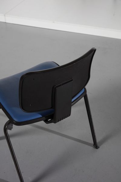 ETTORE SOTTSASS & HANS VON KLIER : Dodici sedie Edys della serie Olivetti Synthesis  - Asta Asta 374 | DESIGN E ARTI DECORATIVE DEL NOVECENTO Virtuale - Associazione Nazionale - Case d'Asta italiane