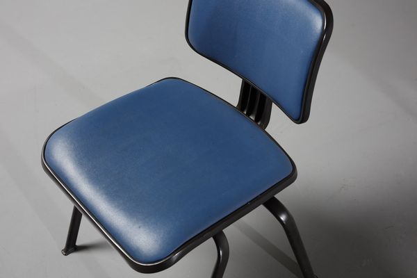 ETTORE SOTTSASS & HANS VON KLIER : Dodici sedie Edys della serie Olivetti Synthesis  - Asta Asta 374 | DESIGN E ARTI DECORATIVE DEL NOVECENTO Virtuale - Associazione Nazionale - Case d'Asta italiane