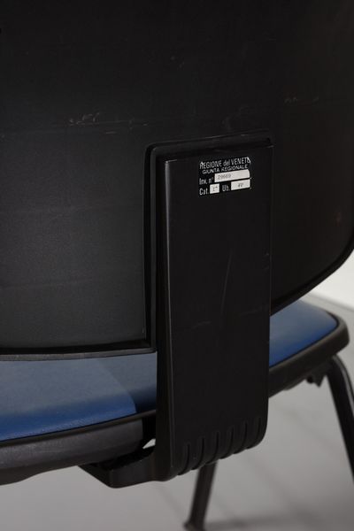 ETTORE SOTTSASS & HANS VON KLIER : Dodici sedie Edys della serie Olivetti Synthesis  - Asta Asta 374 | DESIGN E ARTI DECORATIVE DEL NOVECENTO Virtuale - Associazione Nazionale - Case d'Asta italiane