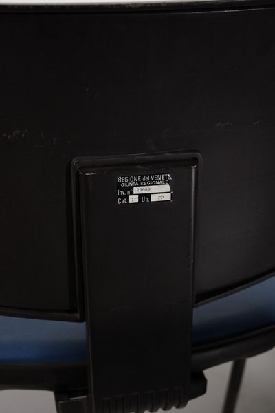 ETTORE SOTTSASS & HANS VON KLIER : Dodici sedie Edys della serie Olivetti Synthesis  - Asta Asta 374 | DESIGN E ARTI DECORATIVE DEL NOVECENTO Virtuale - Associazione Nazionale - Case d'Asta italiane