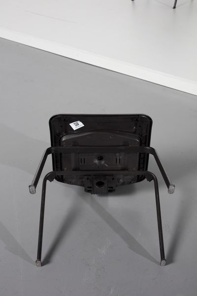 ETTORE SOTTSASS & HANS VON KLIER : Dodici sedie Edys della serie Olivetti Synthesis  - Asta Asta 374 | DESIGN E ARTI DECORATIVE DEL NOVECENTO Virtuale - Associazione Nazionale - Case d'Asta italiane