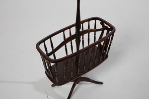 MANIFATTURA ITALIANA : Lotto composto da coppia di sedie, tavolino e portariviste  - Asta Asta 374 | DESIGN E ARTI DECORATIVE DEL NOVECENTO Virtuale - Associazione Nazionale - Case d'Asta italiane