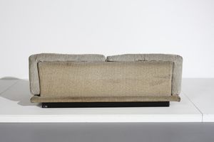 SAPORITI SERGIO (1928 - 2014) : Divano per Saporiti, Italia  - Asta Asta 374 | DESIGN E ARTI DECORATIVE DEL NOVECENTO Virtuale - Associazione Nazionale - Case d'Asta italiane