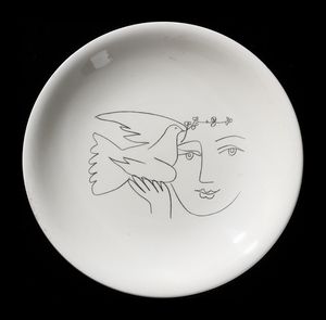 PICASSO PABLO (1881 - 1973) : Tre piatti della serie Visage de la paix  - Asta Asta 374 | DESIGN E ARTI DECORATIVE DEL NOVECENTO Virtuale - Associazione Nazionale - Case d'Asta italiane