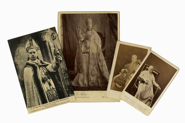 Raccolta di 9 albumine che ritraggono Pio IX, Pio X e cardinali.  - Asta 	Libri, autografi e manoscritti - Associazione Nazionale - Case d'Asta italiane