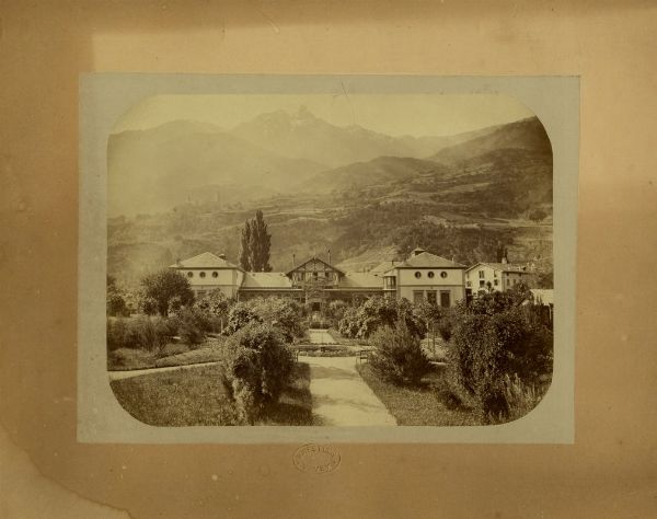 Raccolta di 25 fotografie all'albumina che ritraggono luoghi italiani, francesi e svizzeri.  - Asta 	Libri, autografi e manoscritti - Associazione Nazionale - Case d'Asta italiane