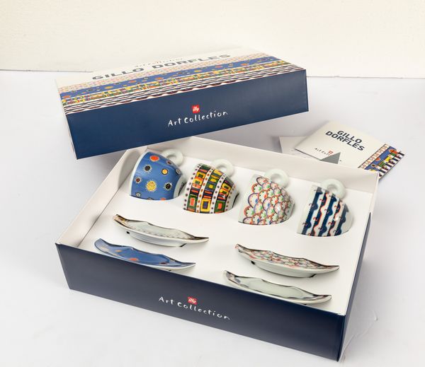 Set composto da 4 tazze da cappuccino  - Asta Grafiche e Multipli del XX secolo - Associazione Nazionale - Case d'Asta italiane