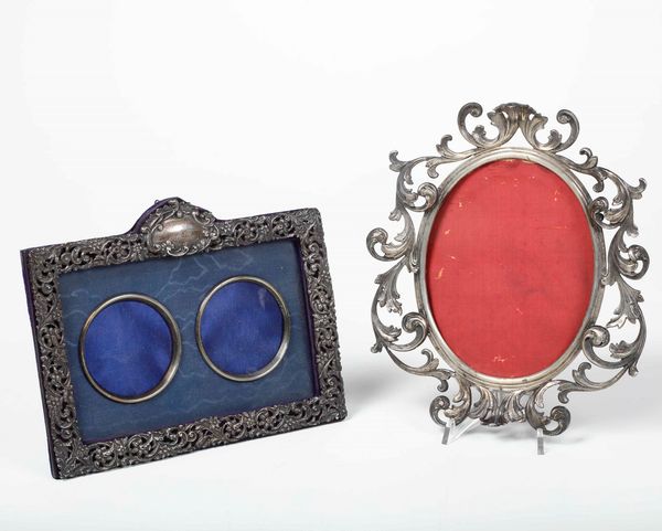 Due cornici. Argento fuso, sagomato e cesellato. Una argenteria artistica italiana, prima met XX secolo, una Birmingham 1927  - Asta Argenti - Associazione Nazionale - Case d'Asta italiane