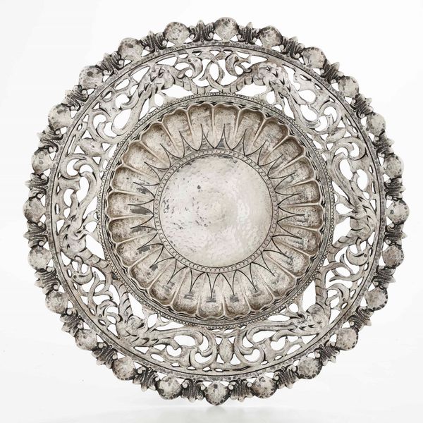 Vassoio traforato in argento. Manifattura del XX secolo. (apparente privo di punzonatura)  - Asta Argenti - Associazione Nazionale - Case d'Asta italiane