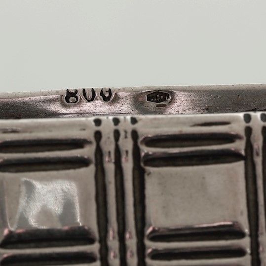 Due scatole portasigarette e due tabacchiere in argento, varie manifatture del XX secolo  - Asta Argenti - Associazione Nazionale - Case d'Asta italiane