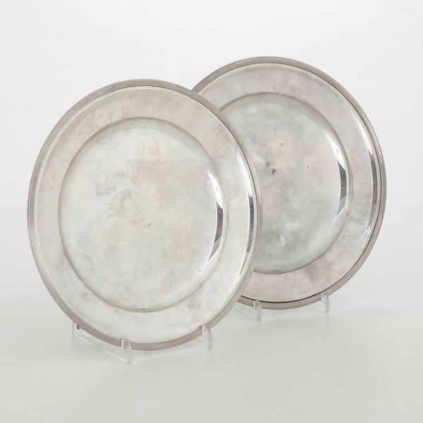 Coppia di piatti in argento. Argenteria italiana del XX secolo  - Asta Argenti - Associazione Nazionale - Case d'Asta italiane