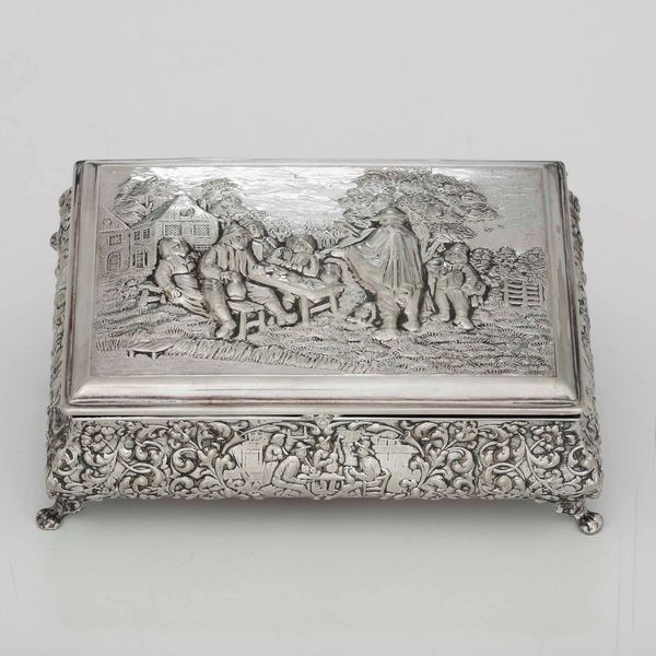 Portagioie. Argento fuso, sagomato e cesellato. Manifattura europea del XIX-XX secolo  - Asta Argenti - Associazione Nazionale - Case d'Asta italiane