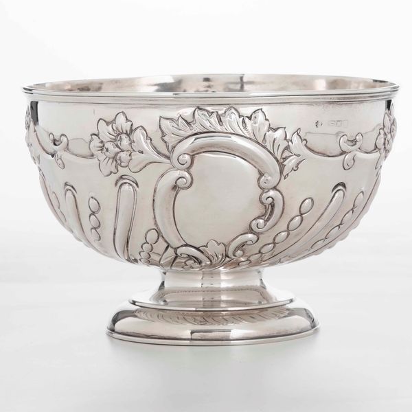 Caffettiera  Argento fuso, sbalzato e cesellato, manico in legno ebanizzato Londra 1901 marchio dell'argentiere non identificato  - Asta Argenti - Associazione Nazionale - Case d'Asta italiane