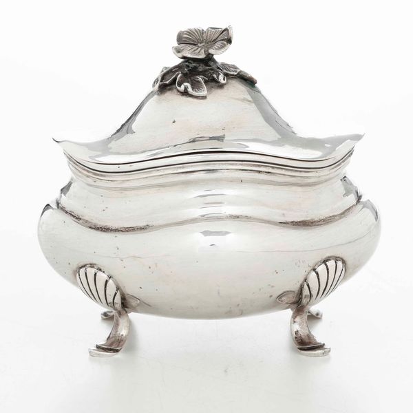 Zuccheriera in argento in stile settecentesco. Argenteria italiana del XX secolo. Argentiere Cesa, Alessandria  - Asta Argenti - Associazione Nazionale - Case d'Asta italiane