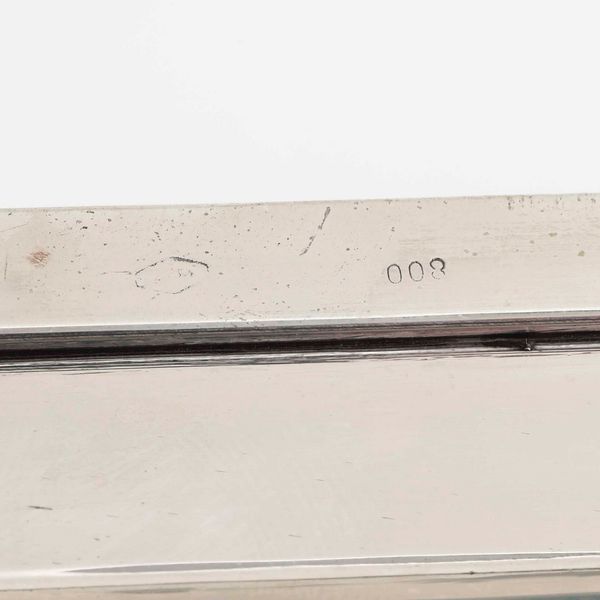 Vassoio quadrato e vassoio rettangolare in argento. Argenteria italiana del XX secolo  - Asta Argenti - Associazione Nazionale - Case d'Asta italiane