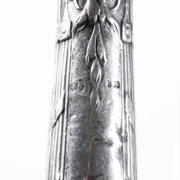 Lotto comprendente 11 cucchiaini da dolce, 9 posate da portata parzialmente dorate, 11 cucchiaini da dolce, 5 posate miste e un porta tovagliolo in argento  - Asta Argenti - Associazione Nazionale - Case d'Asta italiane