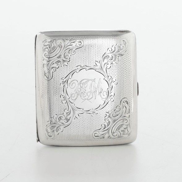 Porta sigarette in argento sterling fuso e cesellato. Inlghilterra, bollo della citt di Birmingham per l'anno 1907  - Asta Argenti - Associazione Nazionale - Case d'Asta italiane