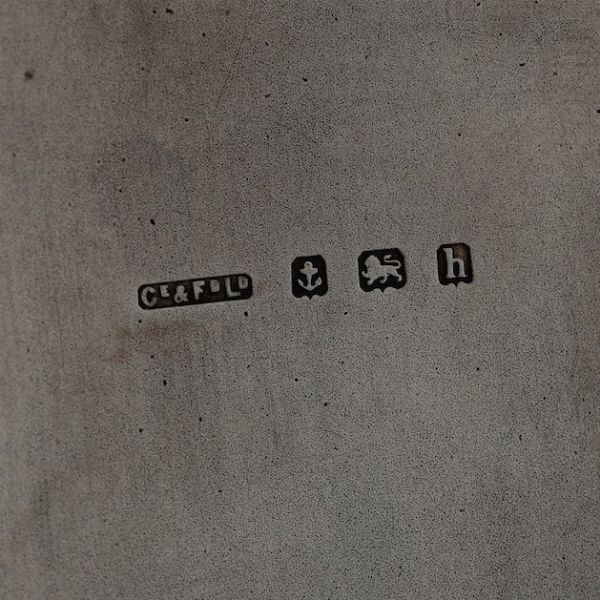 Porta sigarette in argento sterling fuso e cesellato. Inlghilterra, bollo della citt di Birmingham per l'anno 1907  - Asta Argenti - Associazione Nazionale - Case d'Asta italiane