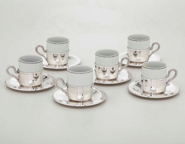 Sei tazzine da caff in porcellana con montatura in argento. Argenteria italiana del XX secolo. Argentiere Rino Greggio, Padova  - Asta Argenti - Associazione Nazionale - Case d'Asta italiane