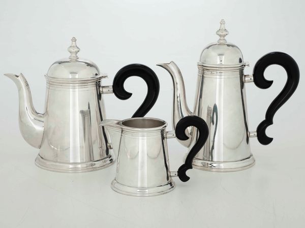 Caffettiera, teiera e lattiera in argento. Argenteria milanese del XX secolo. Argentiere San Lorenzo S.r.l.  - Asta Argenti - Associazione Nazionale - Case d'Asta italiane