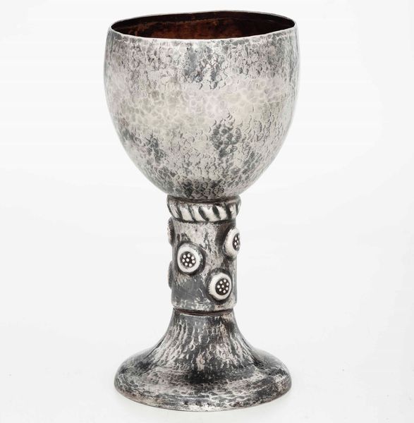 Coppa Argento sbalzato e cesellato Argenteria artistica Italiana del XX secolo  - Asta Argenti - Associazione Nazionale - Case d'Asta italiane
