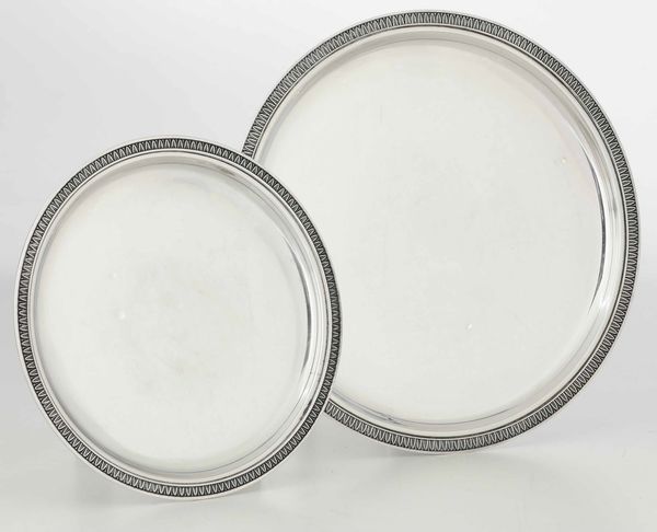Coppia di piatti in argento. Argenteria italiana del XX secolo (apparentemente privi di punzonatura)  - Asta Argenti - Associazione Nazionale - Case d'Asta italiane