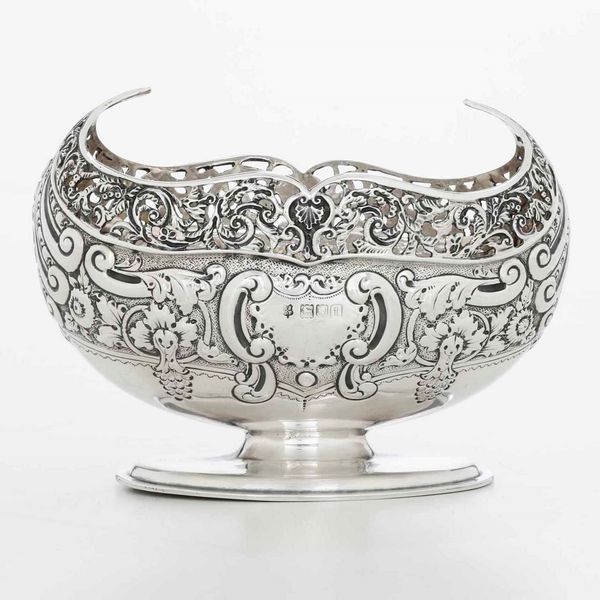 Coppa. Argento fuso, sagomato e cesellato. Londra 1906 (argentiere non identificato)  - Asta Argenti - Associazione Nazionale - Case d'Asta italiane