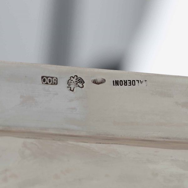 Piatto quadrato in argento. Argenteria italiana del XX secolo. Argentiere Cesa, Alessandria per Calderoni  - Asta Argenti - Associazione Nazionale - Case d'Asta italiane