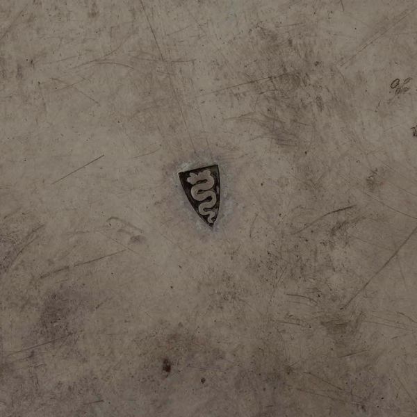 Vassoio. Argento fuso e sagomato. Argenteria milanese del XX secolo. Argentiere Miracoli  - Asta Argenti - Associazione Nazionale - Case d'Asta italiane