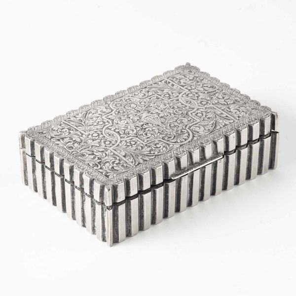 Scatola rivestita in argento inciso. Argenteria italiana del XX secolo  - Asta Argenti - Associazione Nazionale - Case d'Asta italiane